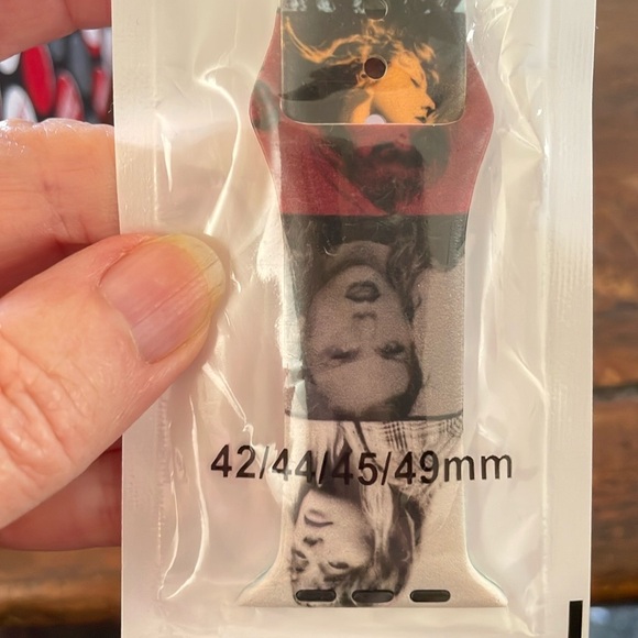 Gorgeous NIB “Taylor Swift” Watch Band - Picture 2 of 3